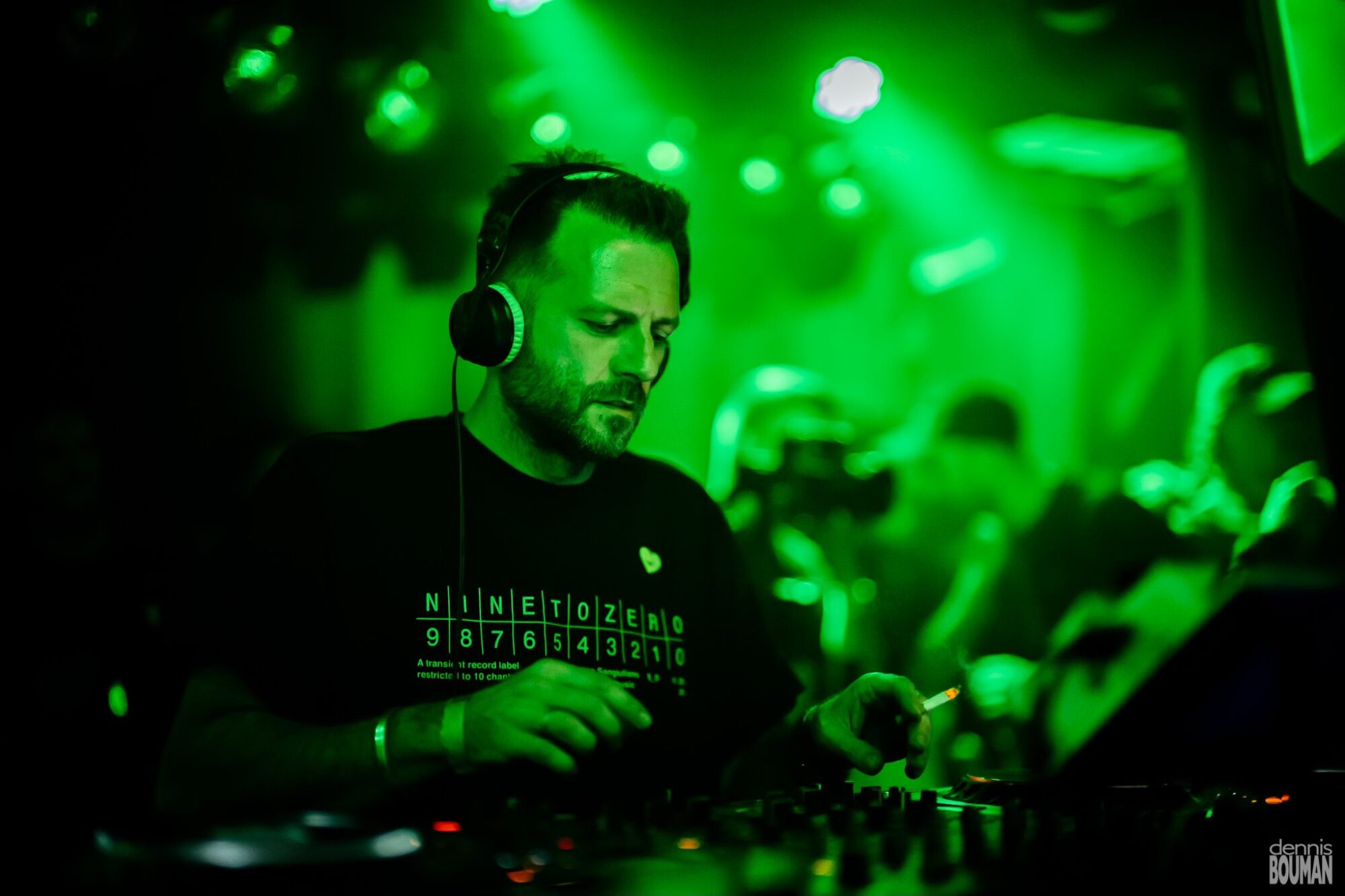  Enrico Sangiuliano redefine el techno con su nuevo EP ‘The techno Code (Remixes)’