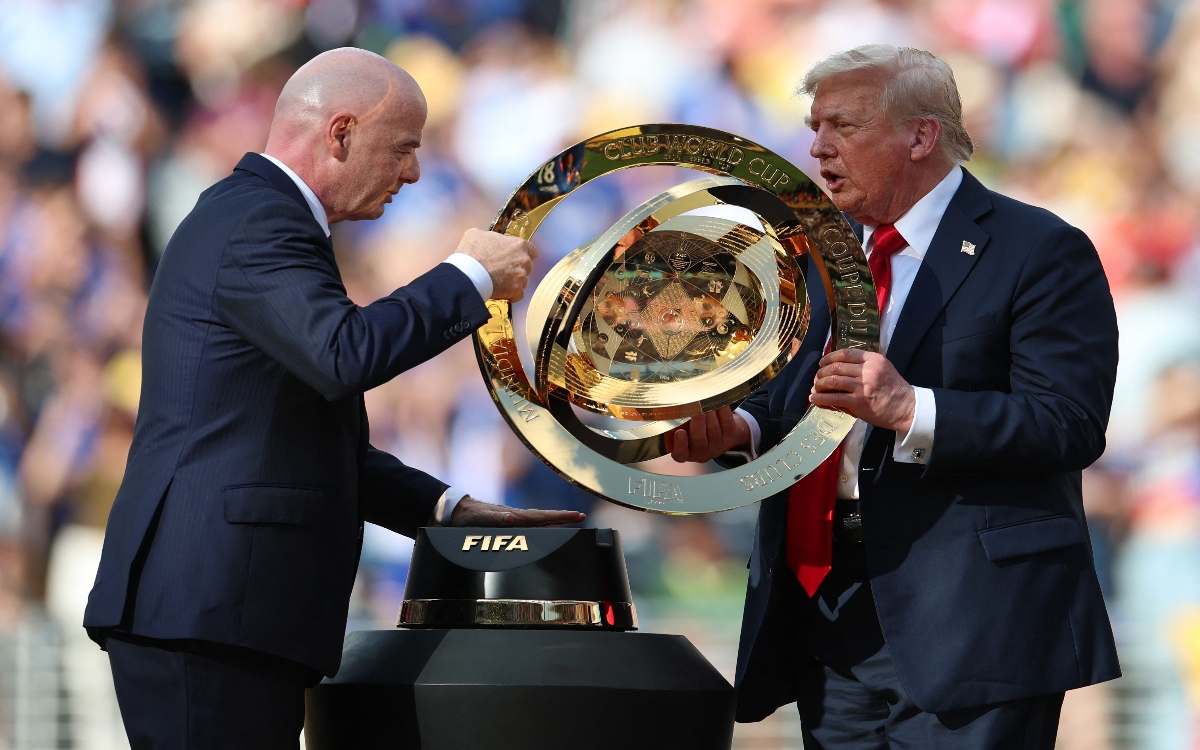 Entrega Trump trofeo al campeón en el Mundial de Clubes | Fotogalería y Video