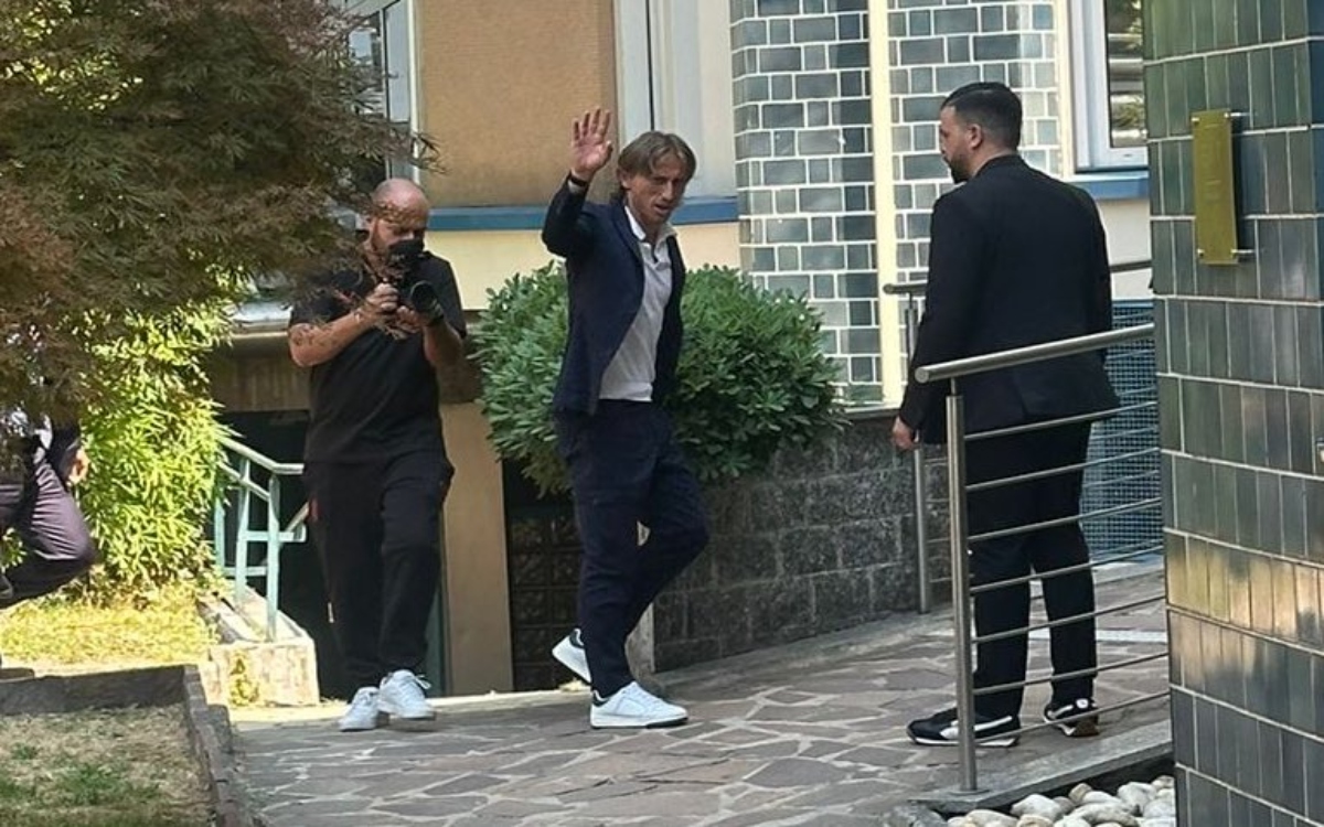 Arriba Luka Modric a Milán para vestirse de rossonero | Video