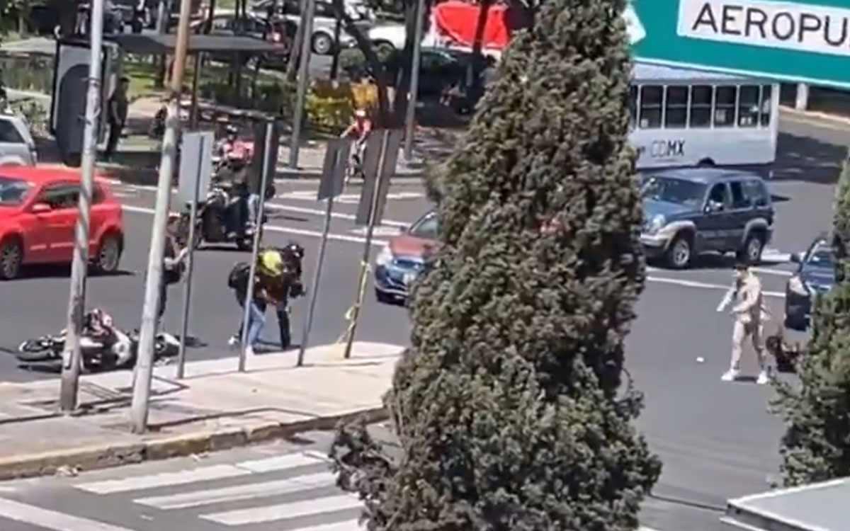 CDMX: Detienen a policía tras disparar y matar a motociclista en riña