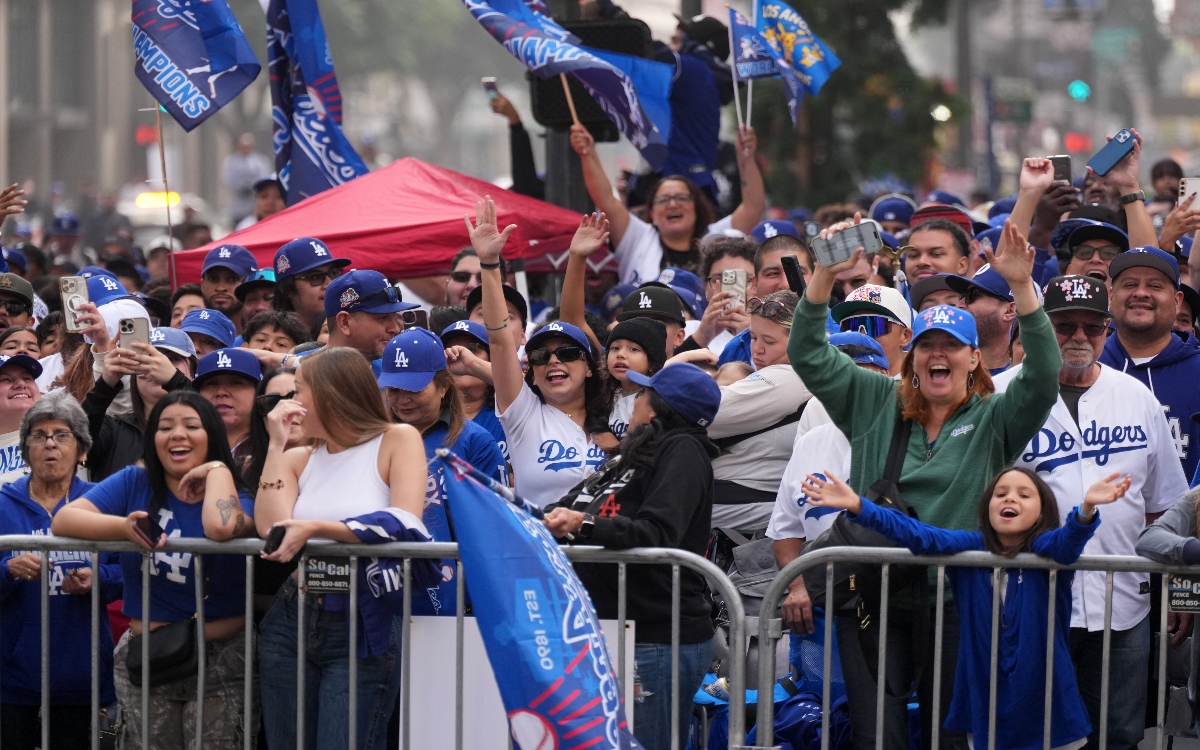 Desata Dodgers la euforia en las principales calles de Los Ángeles | Video y Fotogalería
