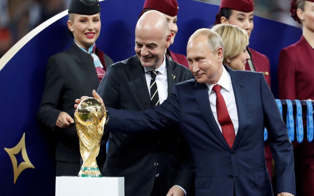Levantar veto al futbol ruso, a propuesta de Infantino, hace feliz al Kremlin