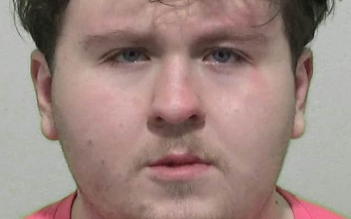 Cuatro años sin pisar un estadio para racista y acosador de Elijah Adebayo