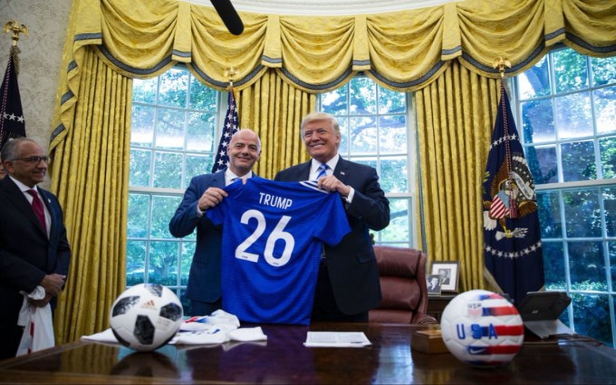 Trump felicita al ‘gran líder’ Infantino por sus 10 años al frente de la FIFA | Video